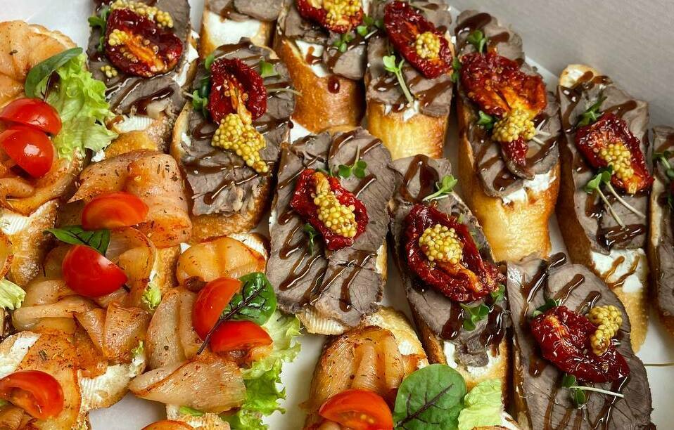 Мясные брускетты Мясные брускетты